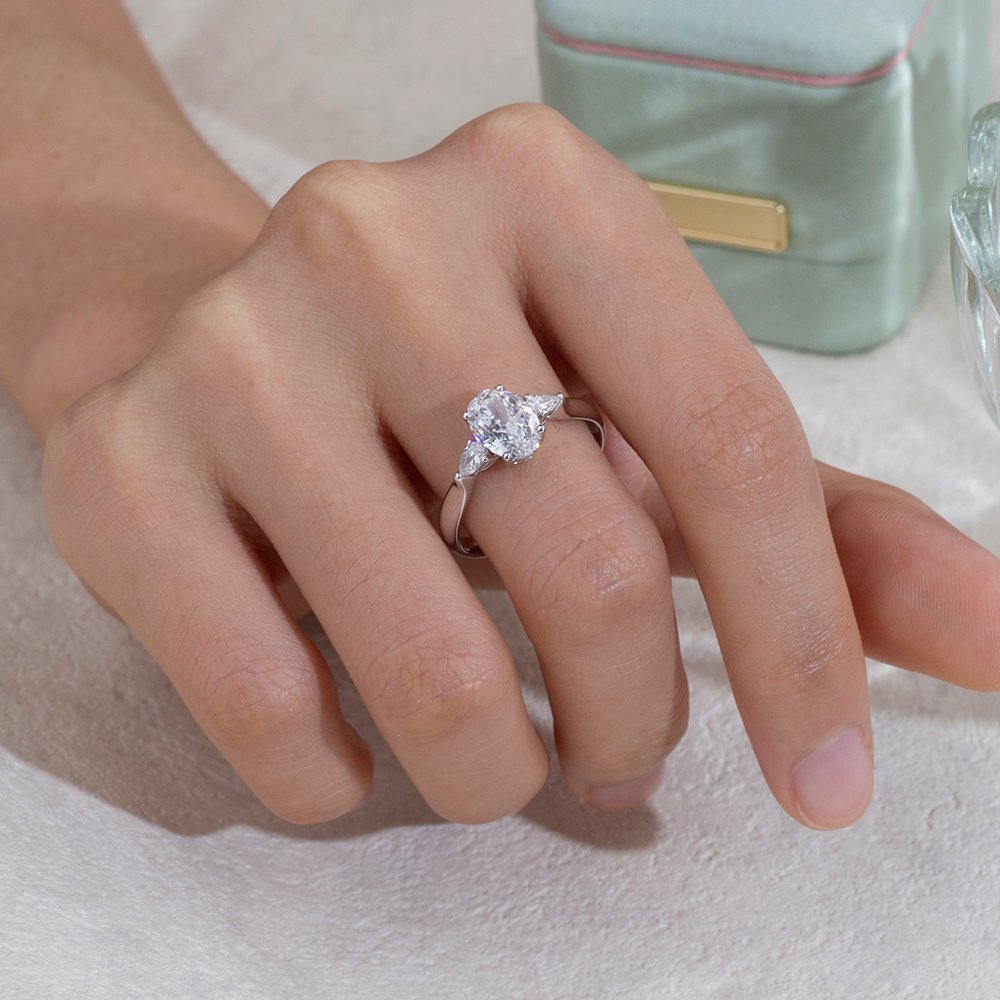 Aurora Geometry Oval Cut Lab Grown Diamond 1.5CT D VS1 Three Stones 18K White Gold Ring MSR-1697