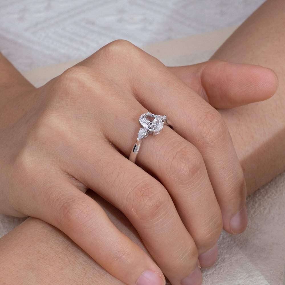 Aurora Geometry Oval Cut Lab Grown Diamond 1.5CT D VS1 Three Stones 18K White Gold Ring MSR-1697