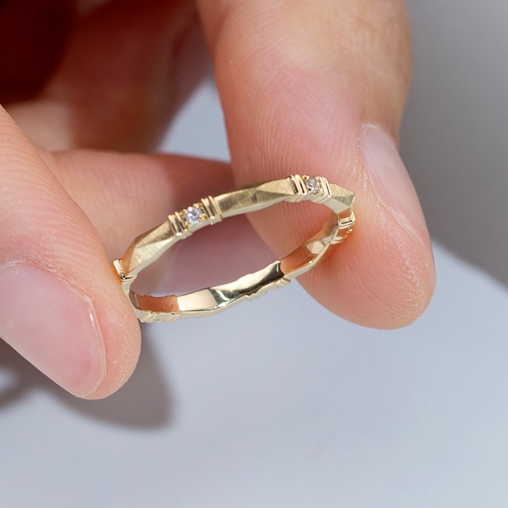 Aurora Geometry Round Lab Grown Diamond D VS1 Eternity 18K Yellow Gold Ring MSR-1667