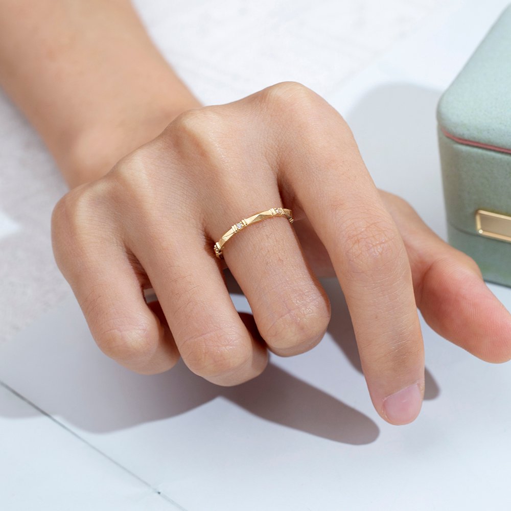 Aurora Geometry Round Lab Grown Diamond D VS1 Eternity 18K Yellow Gold Ring MSR-1667