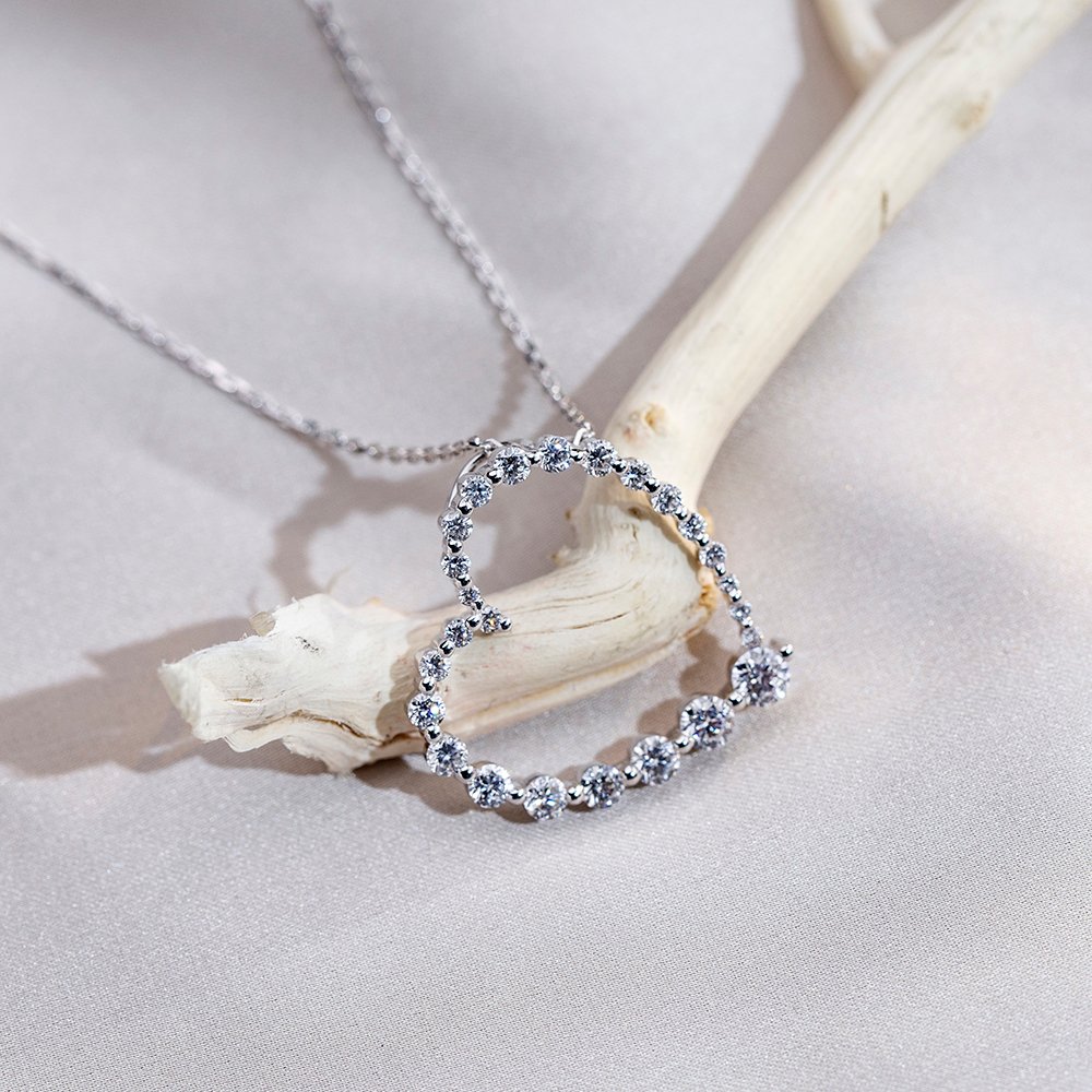 Aurora Geometry Round Shape Lab Grown Diamond E VVS2 14K White Gold Heart Pendant Necklace MSN-846