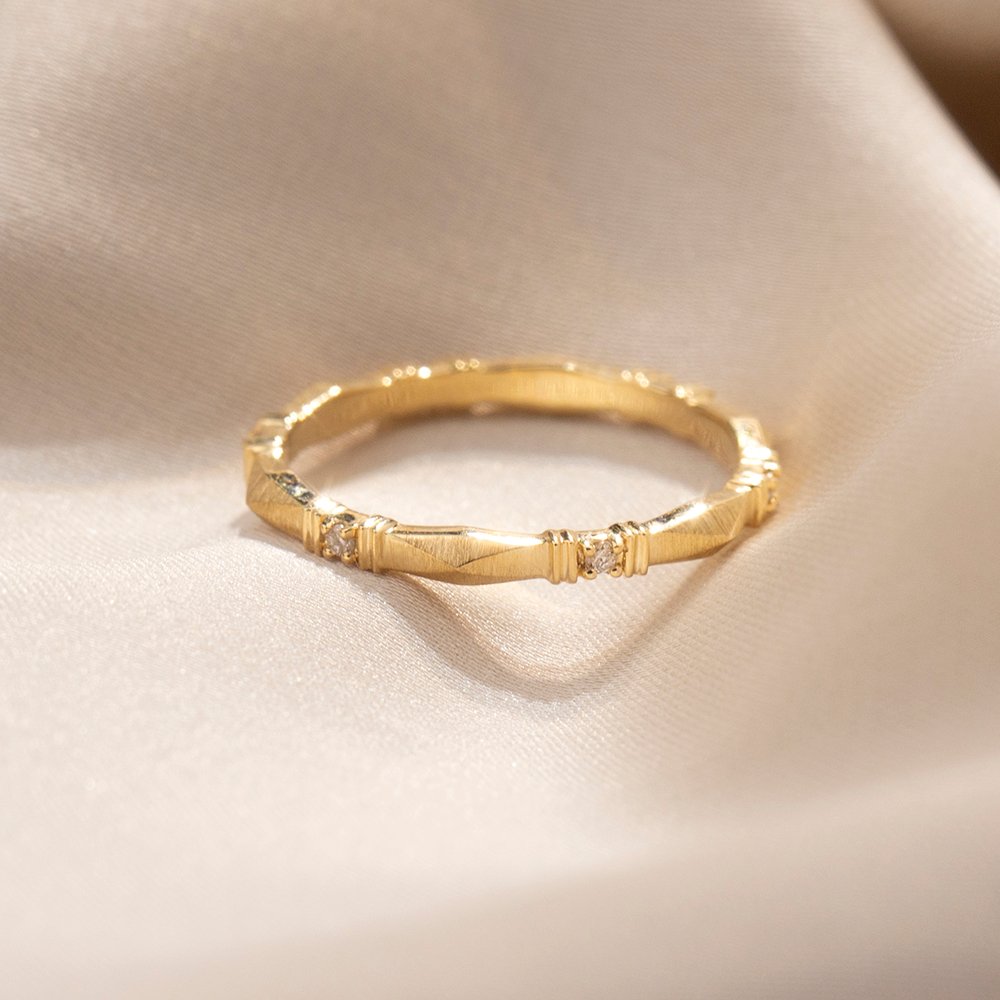 Aurora Geometry Round Lab Grown Diamond D VS1 Eternity 18K Yellow Gold Ring MSR-1667