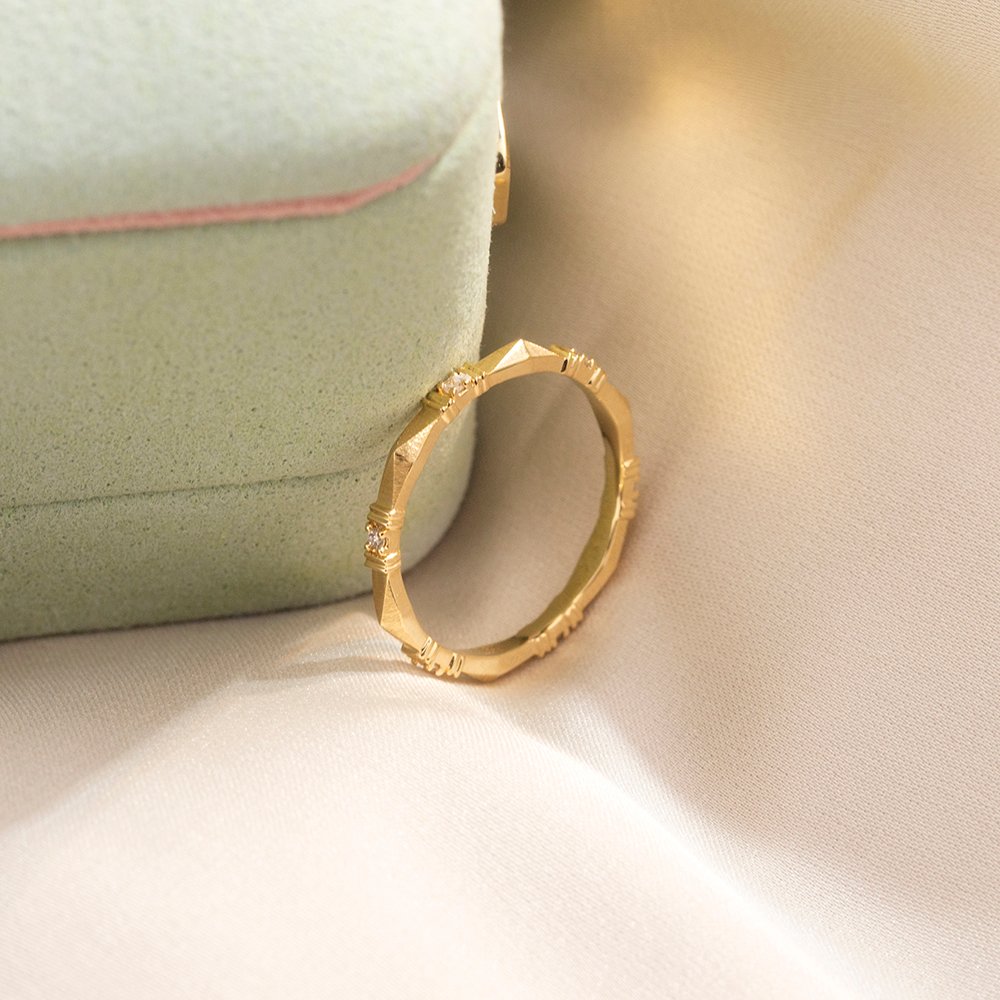 Aurora Geometry Round Lab Grown Diamond D VS1 Eternity 18K Yellow Gold Ring MSR-1667