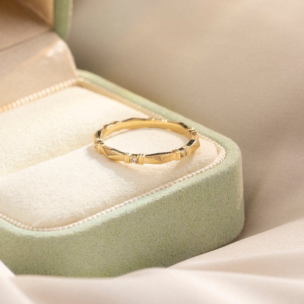 Aurora Geometry Round Lab Grown Diamond D VS1 Eternity 18K Yellow Gold Ring MSR-1667